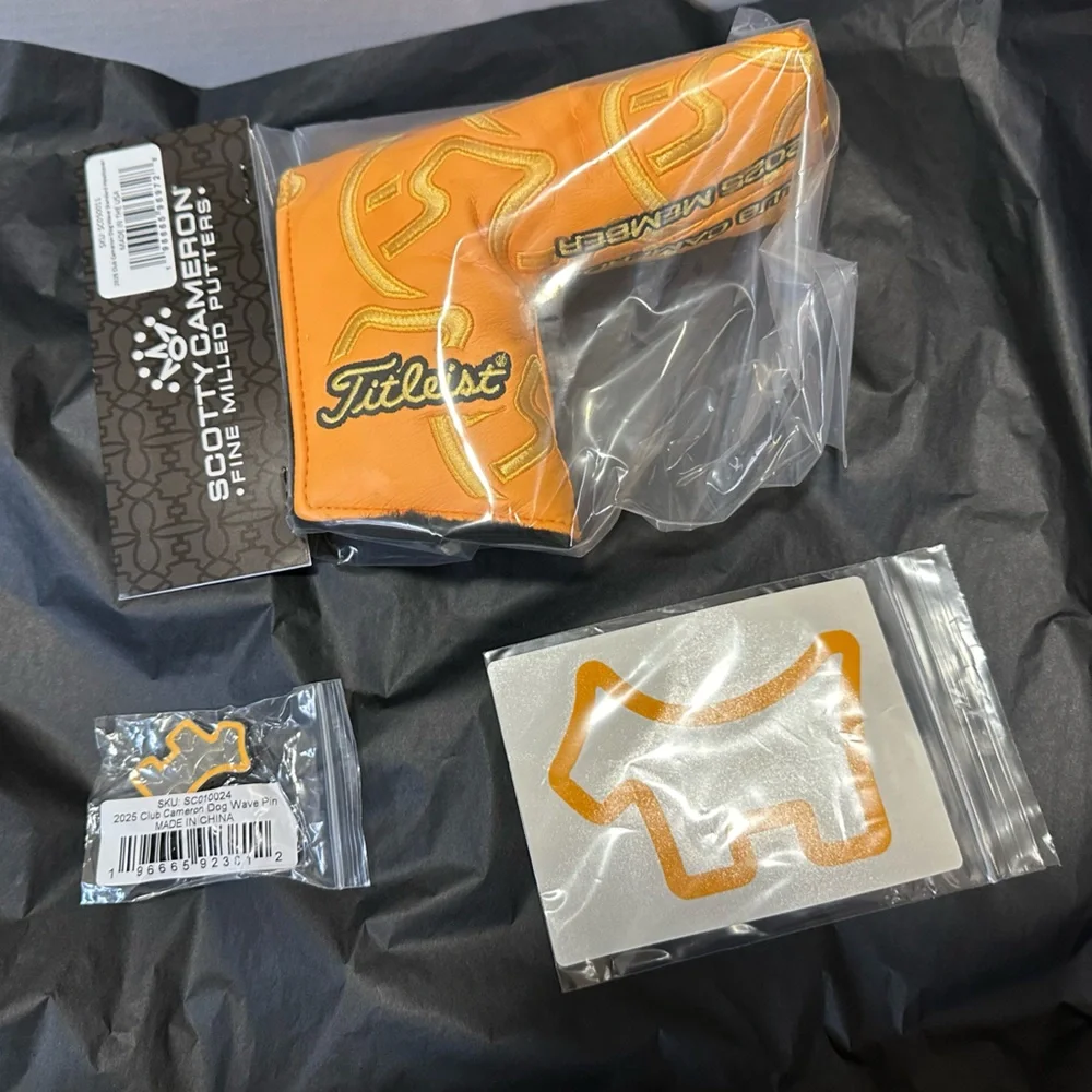 **NEW** 2025 Scotty Cameron Club Cameron Headcover + Pin + Sticker - Picture 2 of 2